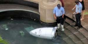 Robot Sekuriti `Bunuh Diri` Nyebur ke Kolam, Banyak yang Iba