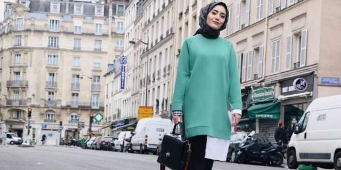 Pilihan Gaya Sweater Agar Terlihat Elegan dengan Hijab