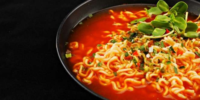 Hobi Makan Pedas, Kenali Dampaknya Buat Kesehatan