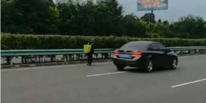 Kakek Bawa Telur Jalan Kaki Sejauh 60 Kilometer, Demi Cucu...