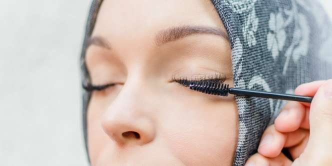 Maskara Menggumpal? Atasi dengan Langkah Mudah Ini