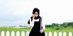 Inspirasi Cara Kenakan Jumpsuit yang Lebih Kasual