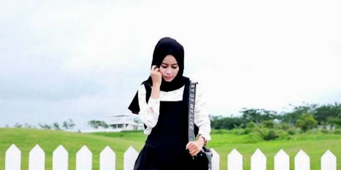 Inspirasi Cara Kenakan Jumpsuit yang Lebih Kasual
