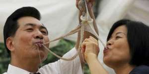 7 Makanan Mengerikan yang Banyak Dikonsumsi Manusia