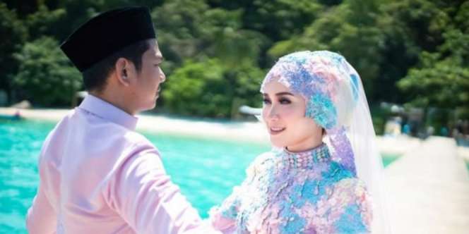 Viral, Gaun Pengantin Mirip Es Krim Paddle Pop