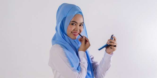Mau Lipstik Tahan Lama, Ini Rahasianya