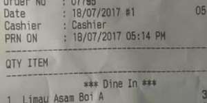 Astaga Lihat Bon Makanan, Pembungkus Plastik Es Kena Biaya!