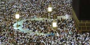 Ingin Sholat di Dalam Kabah? Sholatlah di Hijir Ismail