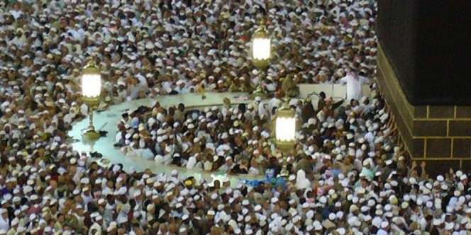 Ingin Sholat di Dalam Kabah? Sholatlah di Hijir Ismail