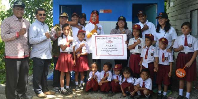 Bantuan Toilet Bersih untuk Kurangi Polusi Danau Toba