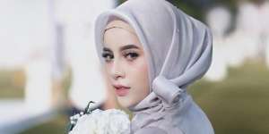 Mewahnya Jilbab Organza, Favorit Hijaber Buat Kondangan