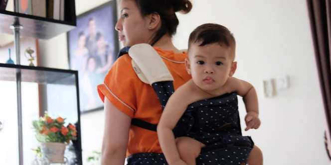 Putranya Diare, Tya Ariestya Kumpulkan Kotoran Sang Anak