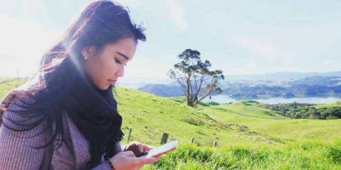 Unggah Foto Komentar Sendiri, Admin IG Ibunya Ayu Ting Ting?