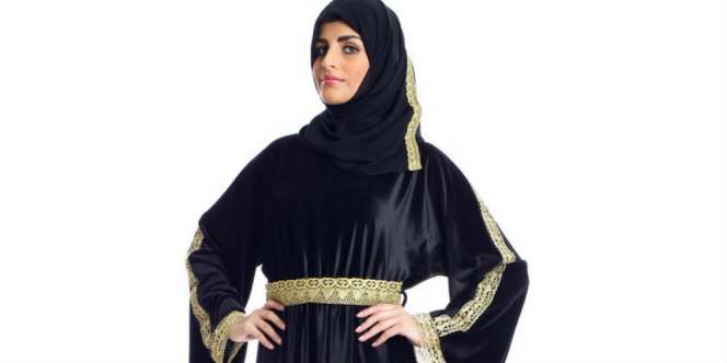 3 Ide Kreatif Kenakan Abaya untuk Sehari-hari