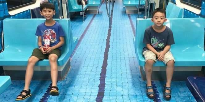Penumpang Terkejut, Gerbong Kereta Disulap Jadi Kolam Renang