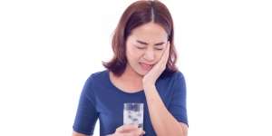 Ini Penyebab Gigi Ngilu Saat Minum Air Dingin