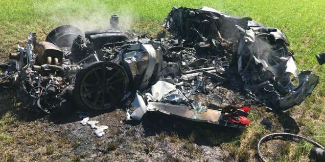 Baru Dibeli Sejam Lalu, Mobil Ferrari Rp3,84 Miliar Terbakar