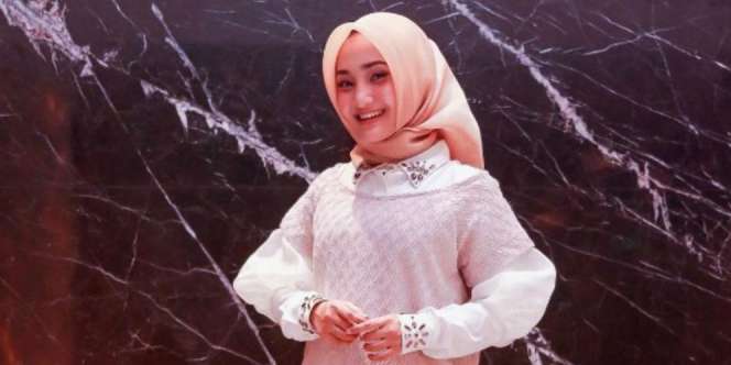 3 Gaya Kasual Menarik Fatin Shidqia, Mau Coba?