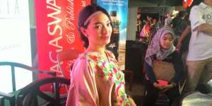 Keasyikan Joget, Busana Zaskia Gotik Bikin Heboh