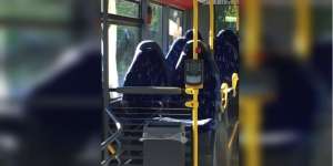 Deretan Kursi Bus Ini Picu Perdebatan, Dikira...