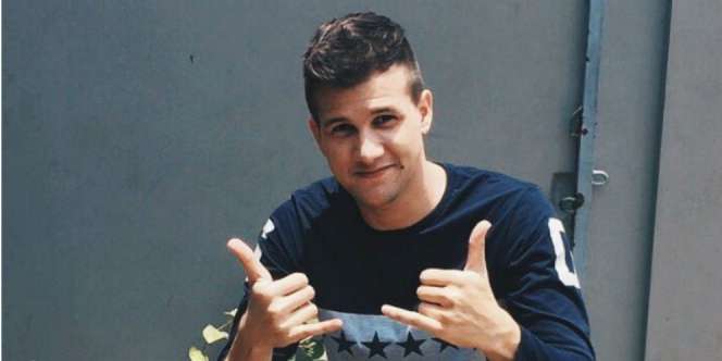 Stuart Collin Tepergok Jalan Bareng Perempuan, Siapa Dia?