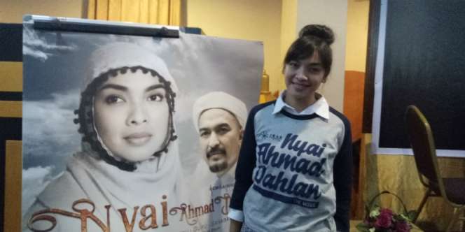 Perankan Nyai Ahmad Dahlan, Tika Bravani Menangis Saat Sholat