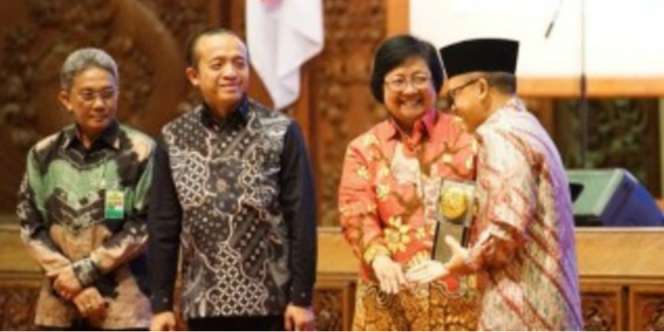 Banyuwangi Raih Adipura Lagi, 2 Petugas Kebersihan Diumrohkan