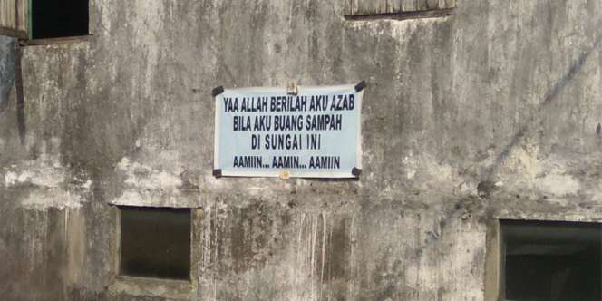 Spanduk yang Bikin Orang Berhenti Buang Sampah Sembarangan