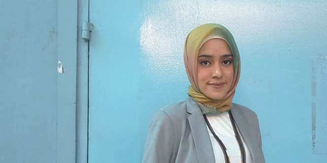 Pesona Hijab Monokrom ala Fairuz Arafiq 