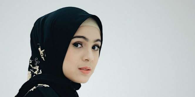Style Jilbab Simpel Nycta Gina yang Mantap Berhijab