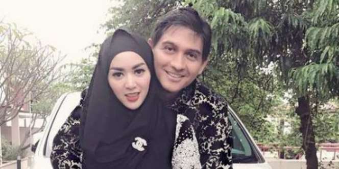 Sidang Cerai Perdana, Lucky Hakim dan Tiara Dewi `Kompak`