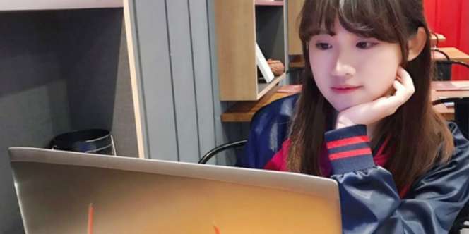 Wow! Costplayer Cantik Ini Ambassador Notebook Gaming ASUS