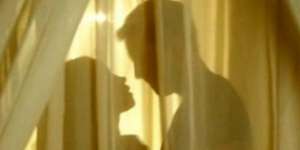 Istri Bangun, Lihat Pria di Kamar Dikira Suami, Ternyata Itu..