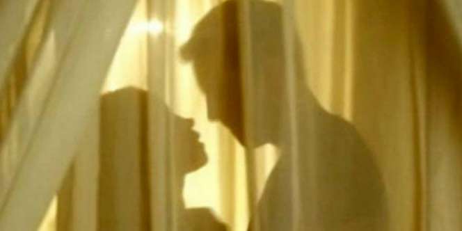 Istri Bangun, Lihat Pria di Kamar Dikira Suami, Ternyata Itu..