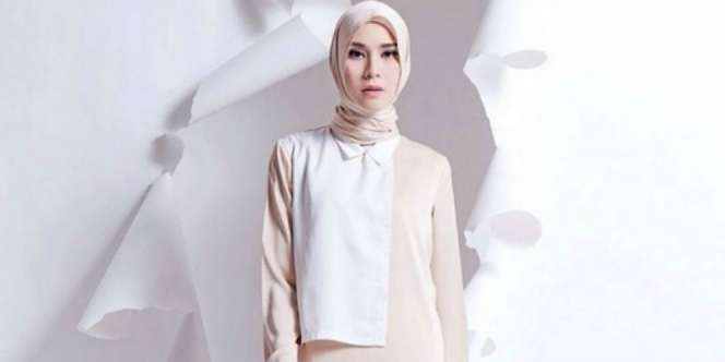 Ide Pakai Kalung untuk Paduan Busana Hijab ala Zaskia Mecca