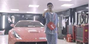 Belum Cukup Umur, Si Bocah Dihadiahi Ferrari Rp 3,4 M!