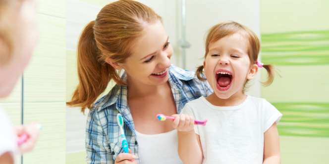 3 Cara Menyenangkan Ajak Anak Gosok Gigi