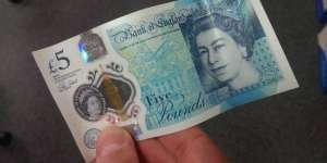 Bank Sentral Diprotes Gara-gara Uang 5 Poundsterling, Kenapa?
