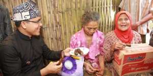Cerita Bupati Anas Bedah Rumah Janda Tua