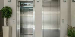Sebulan Terjebak di Lift, Saat Ditemukan Kondisi Kakek Itu...