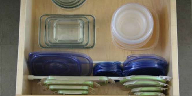Cara Menyimpan Wadah Plastik Agar Tertata Apik