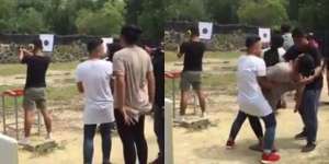 Ini Jadinya Jika Orang Latah Ikut Latihan Tembak, Kocak Abis!