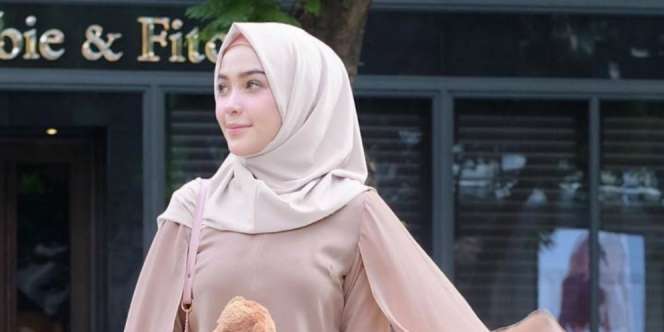 Inspirasi Kenakan Jilbab Instan untuk Acara Formal