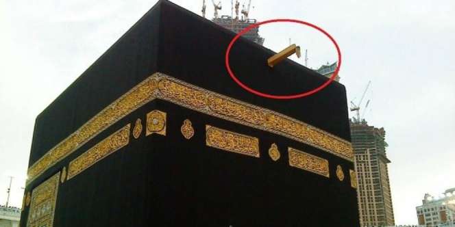 Fakta Unik Ritual 'Ngalap Berkah' di Bawah Talang Emas Kabah
