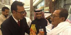 Gemetar! Sholawat Thola`al Badru Sambut Jemaah Haji di Mekah