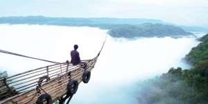 Lagi Hits, Foto ala Kapal 'Titanic' di Jurang Tembelan