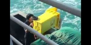 Viral Pegawai Kebersihan Nyampah ke Laut, Pelni Minta Maaf