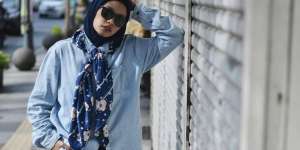 Prilia Nur Afrida: Tampil Trendi Tanpa Hijab Motif