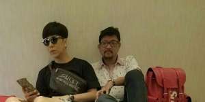 Harga Tas dan Sepatu Komedian Ini Bikin Bengong