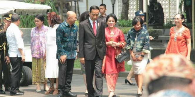 Sumringah, Jokowi Cicipi Makanan Para Jawara LMIN 2017